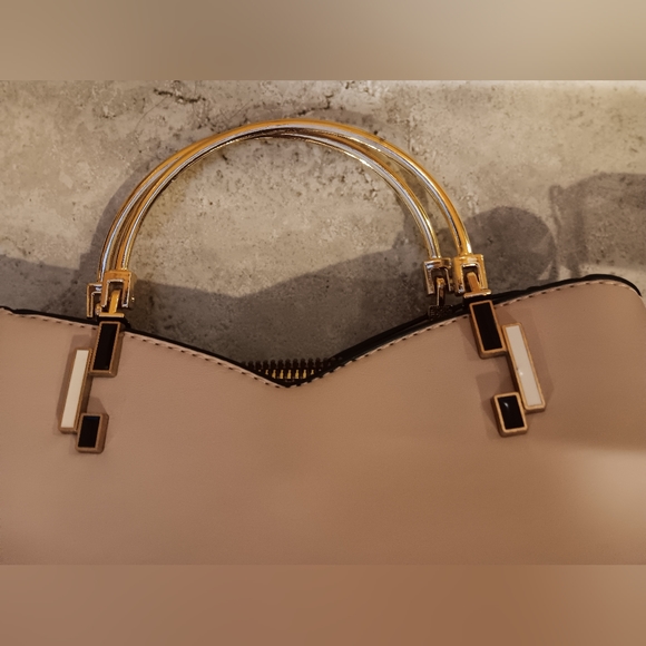 Purse - Picture 2 of 10